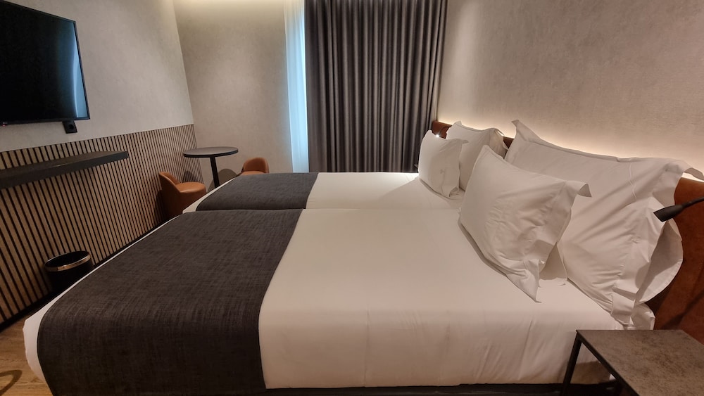 Standard Twin Room - Photo 6