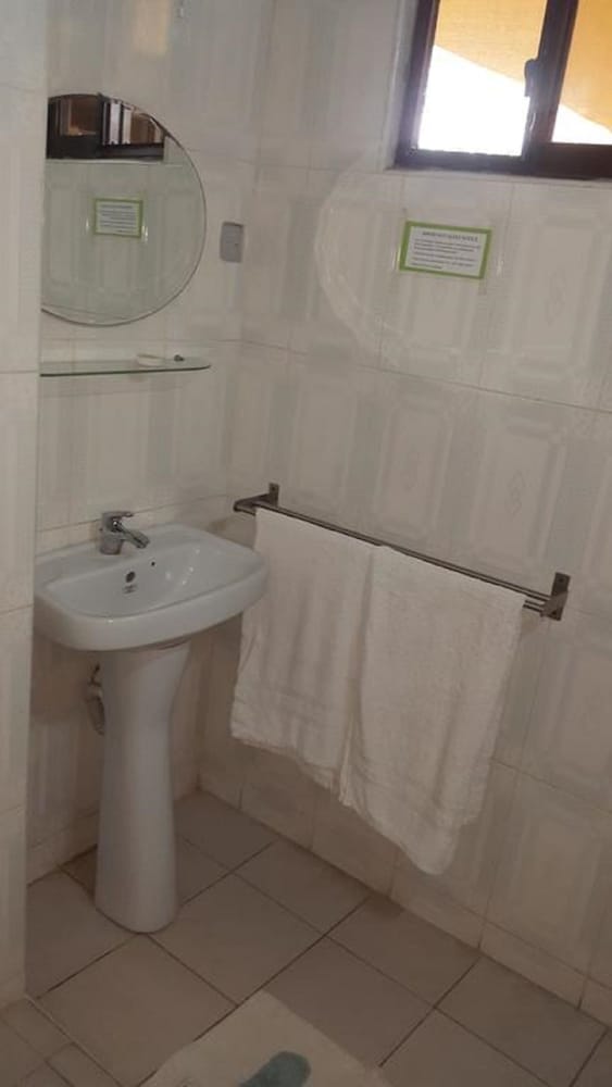 Double Room, 1 Queen Bed (Merlene Ottey) photo 2