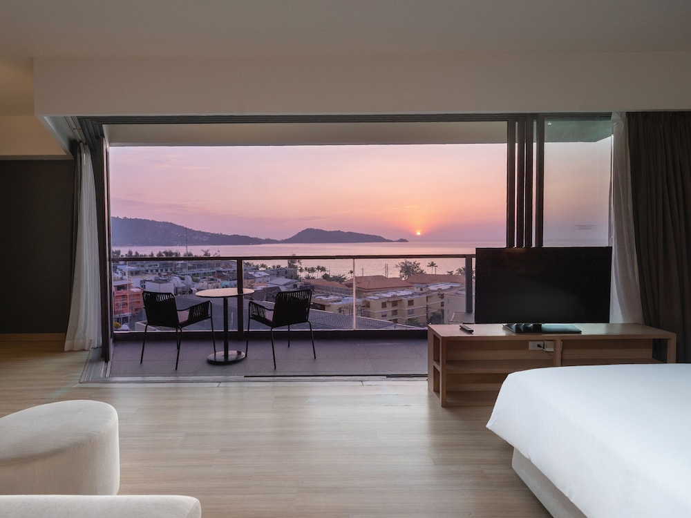 Suite, 1 King Bed, Balcony, Sea View - Photo 5