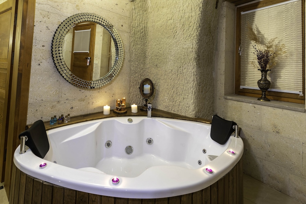 Royal Suite - Photo 17