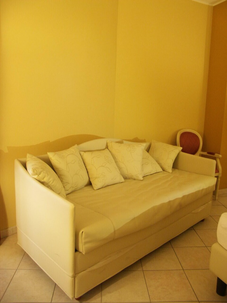 Standard Triple Room photo 3