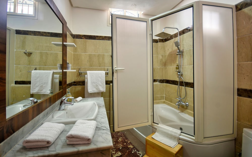 Standard Double Room, Ensuite, Beach View photo 3