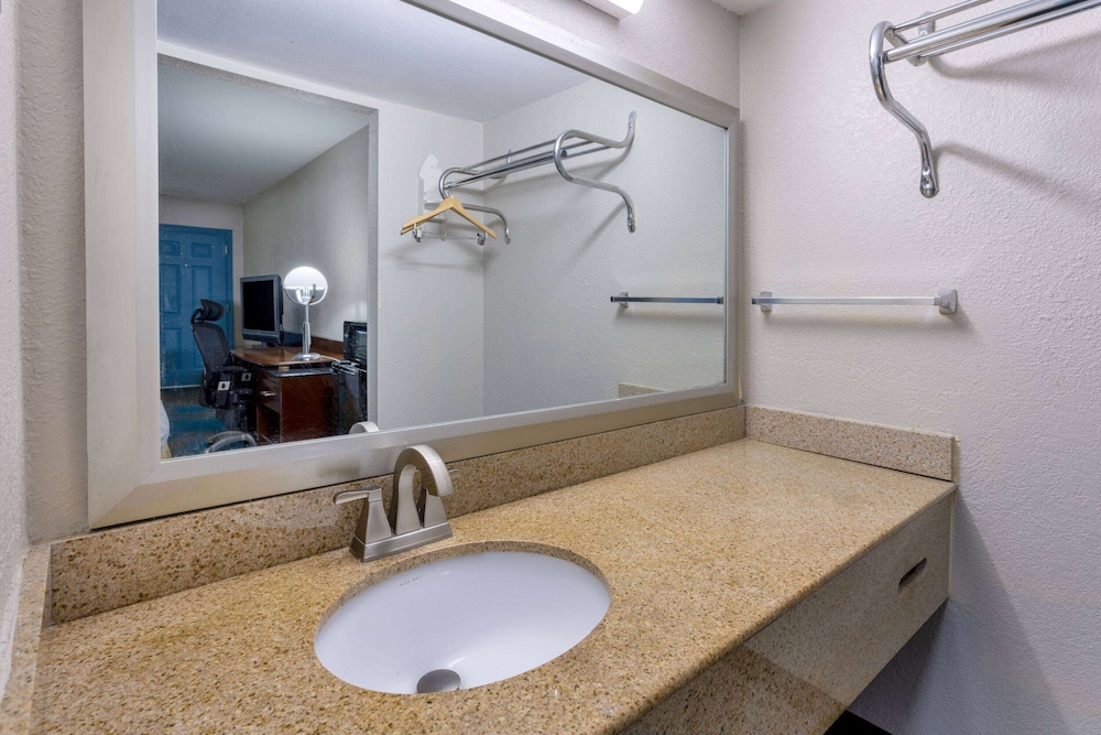 Room, 2 Queen Beds, Accessible, Non Smoking (Mobility, Walk in Shower) - Photo 6