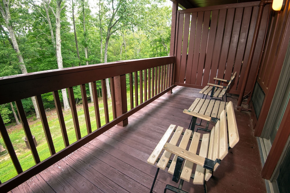 Room, 2 Queen Beds (Pet Friendly for a $30 fee) photo 2