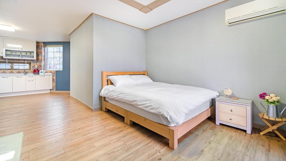 Basic Room, 1 Bedroom (Jupiter) photo 1