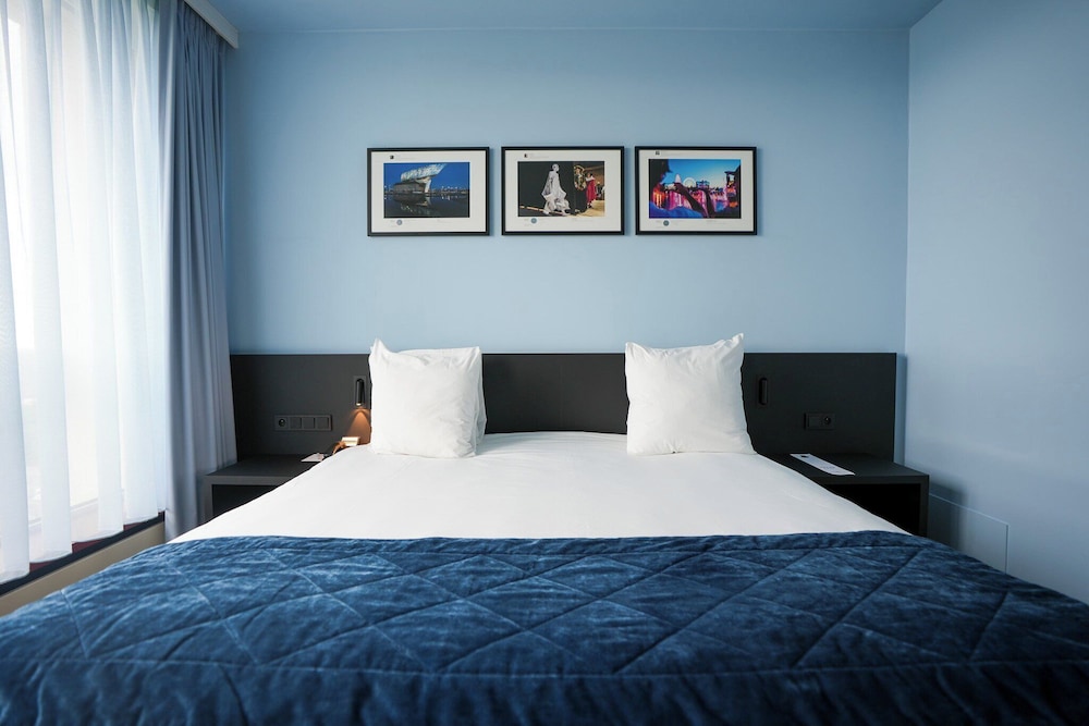 Suite, 1 Bedroom - Photo 2