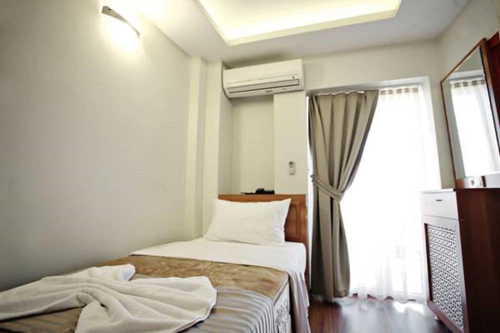 Single Room, Ensuite photo 2