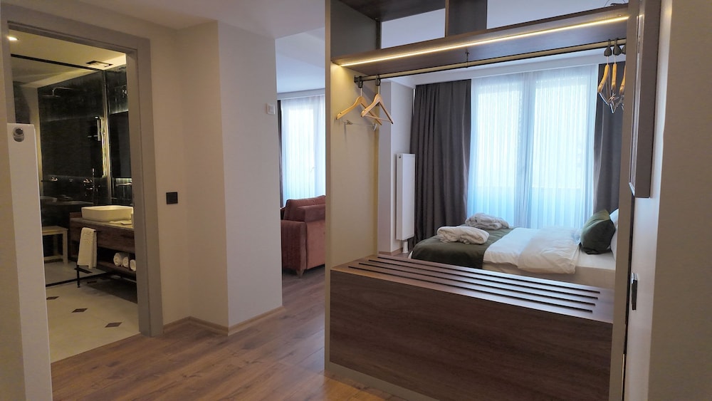 Suite, 1 King Bed with Sofa bed, Private Bathroom, City View photo 1