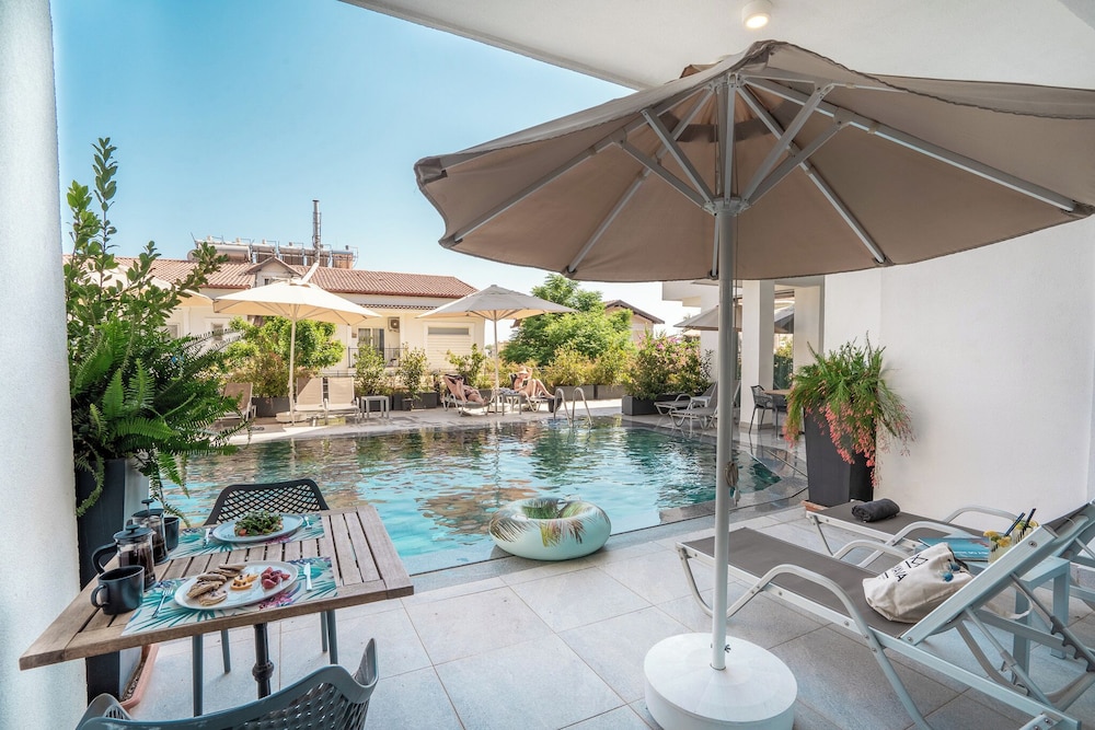 Junior Triple Room, Pool Access