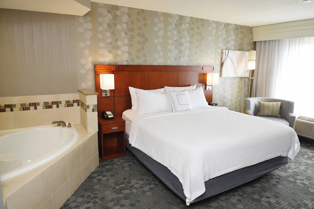 Room, 1 King Bed - Photo 2