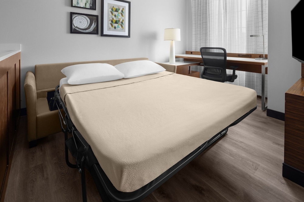 Studio, 1 Queen Bed with Sofa bed (Hearing Accessible) photo 1