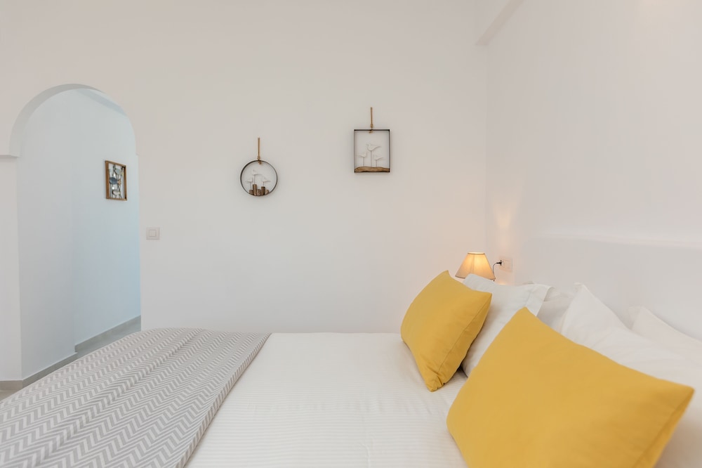 Deluxe Room, Balcony - Photo 13