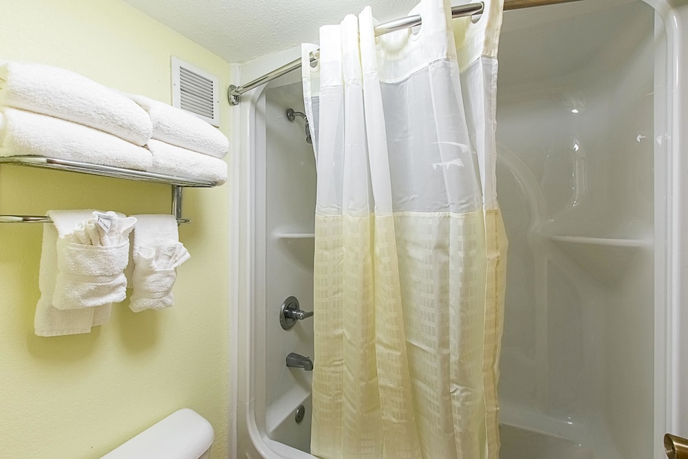 Standard Room, 2 Double Beds, Non Smoking - Photo 3