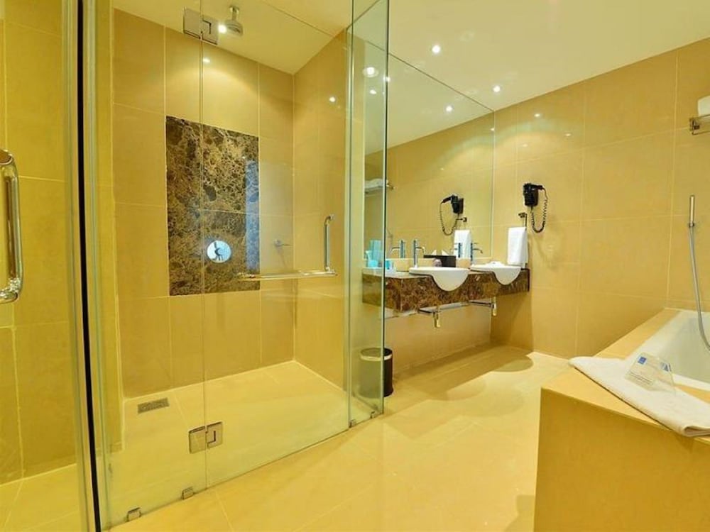 Suite - Photo 4