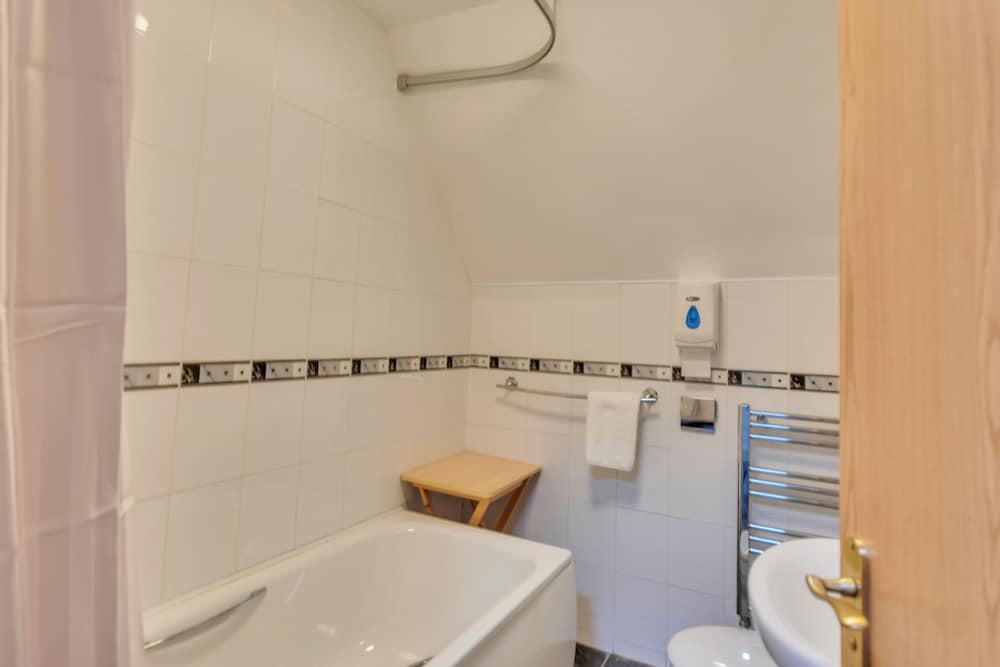 Twin Room, 3 Twin Beds, Balcony, Lake View photo 2