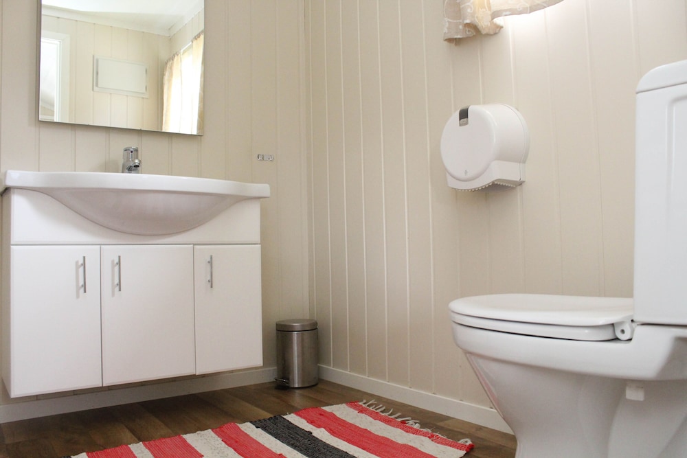 Basic Cabin (Hytte 2, Private WC, Shared Bathroom) photo 2