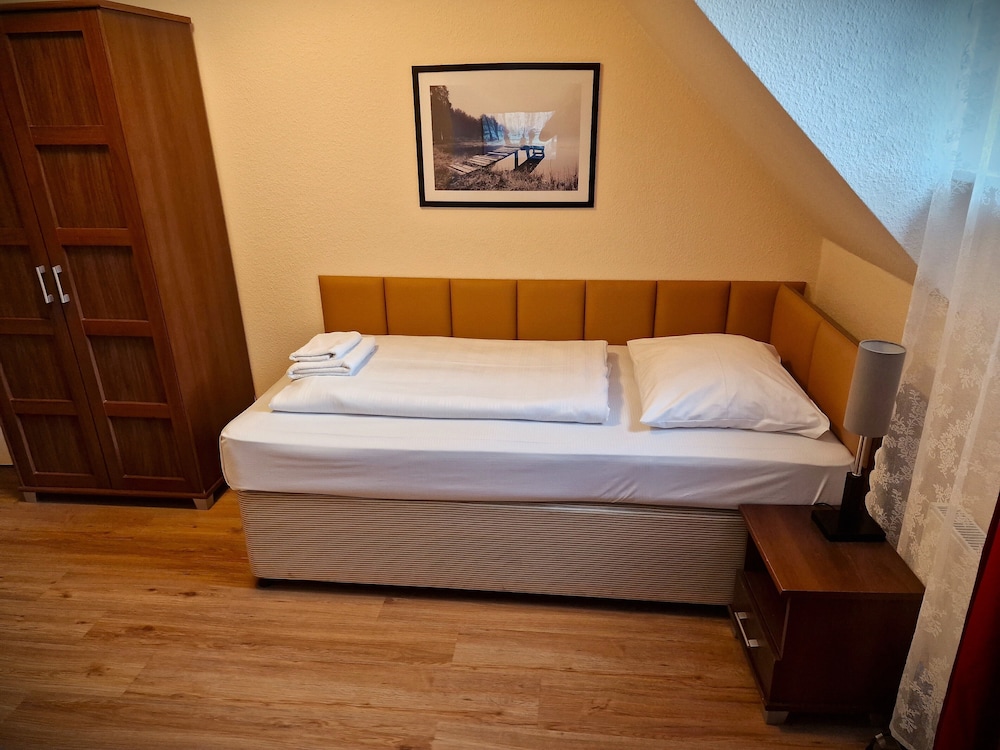 Single Room photo 3