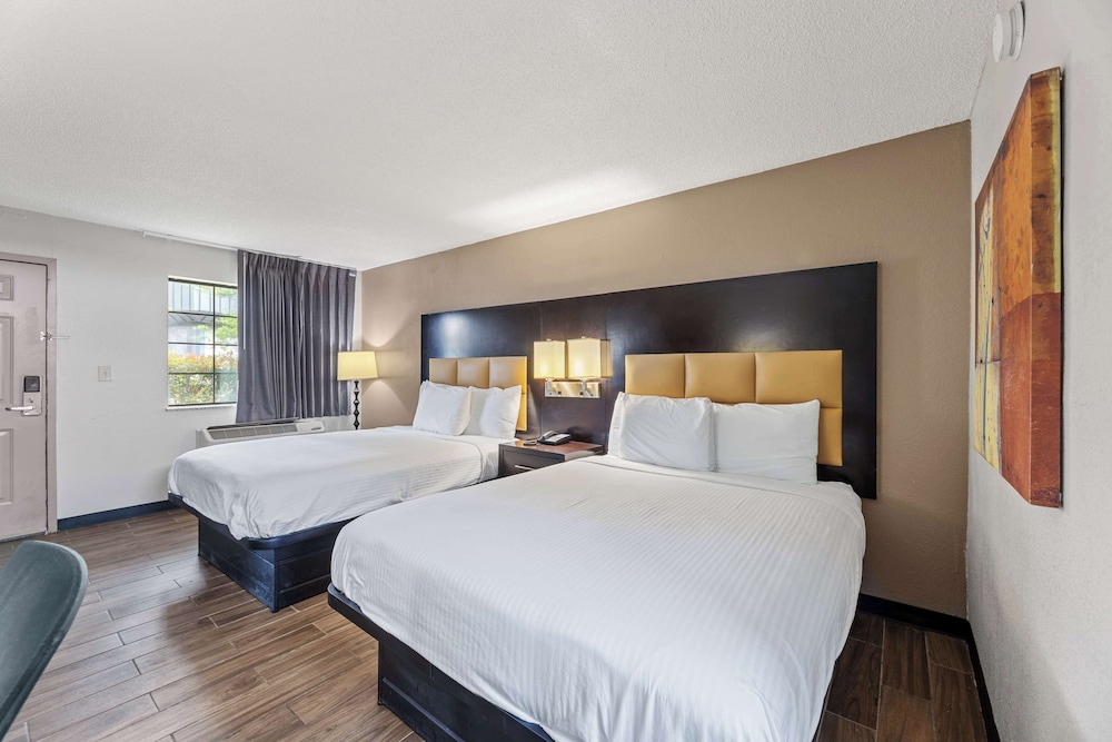 Deluxe Room, 2 Double Beds, Smoking - Photo 4
