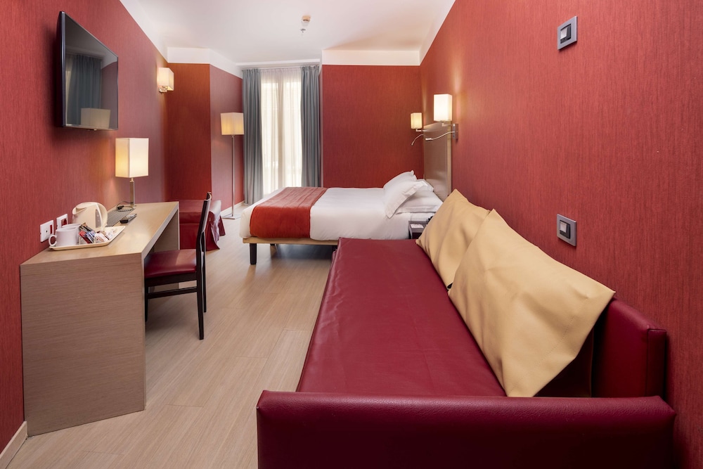 Family Room, 1 King Bed, Non Smoking (Bunk beds) - Photo 10