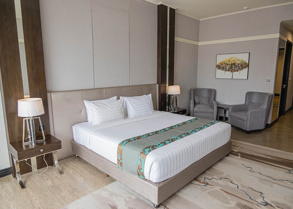 Deluxe Room, 1 King Bed, Non Smoking photo 1