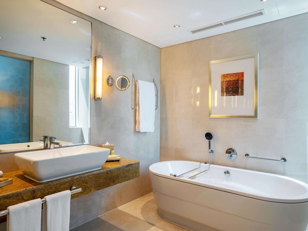 Premier Suite, 1 King Bed, Sea View - Photo 6