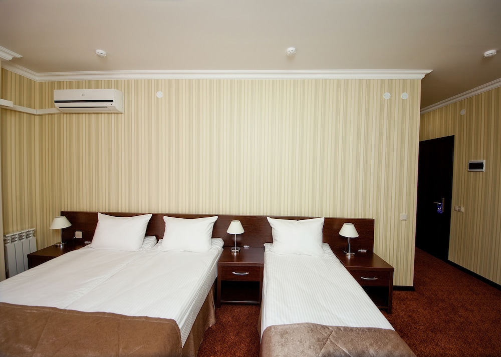 Standard Triple Room, Balcony photo 2
