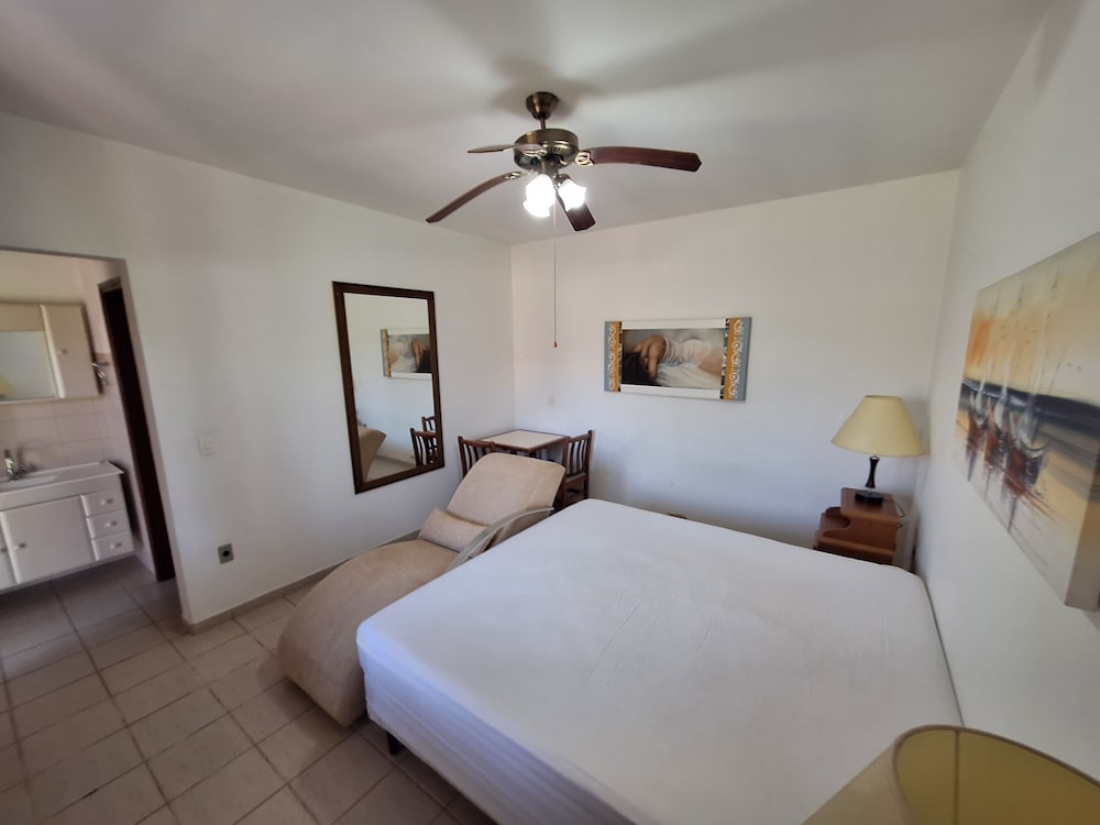 Superior Twin Room, 1 King Bed photo 1
