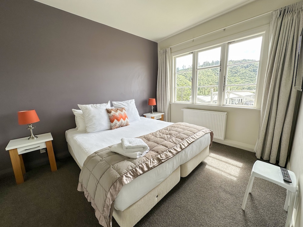 2-Bed Stonewall Studio photo 2