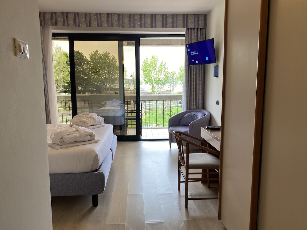 Junior Quadruple Room photo 2