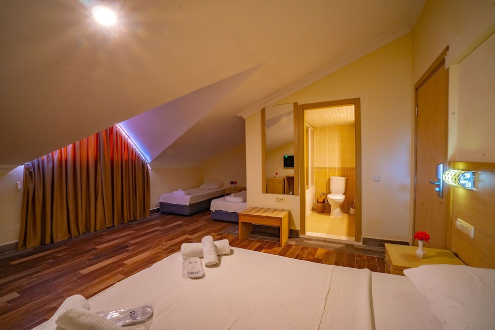 Basic Double or Twin Room photo 1
