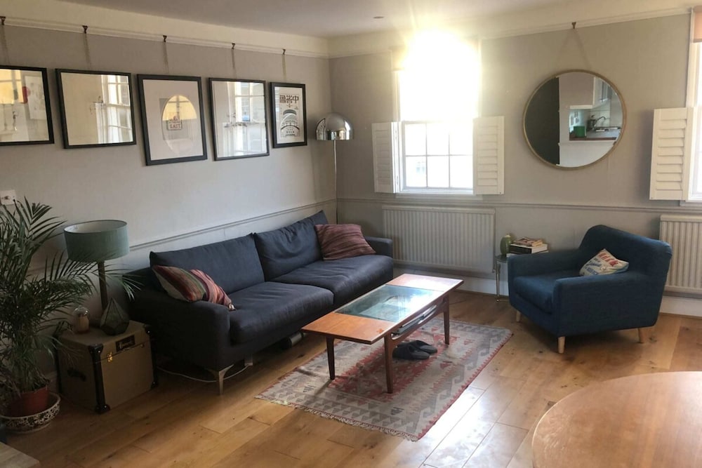 House (2 Bedrooms)