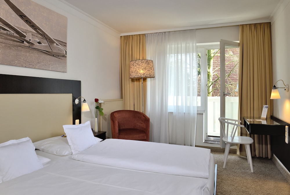 Basic Room, 1 Queen Bed photo 3