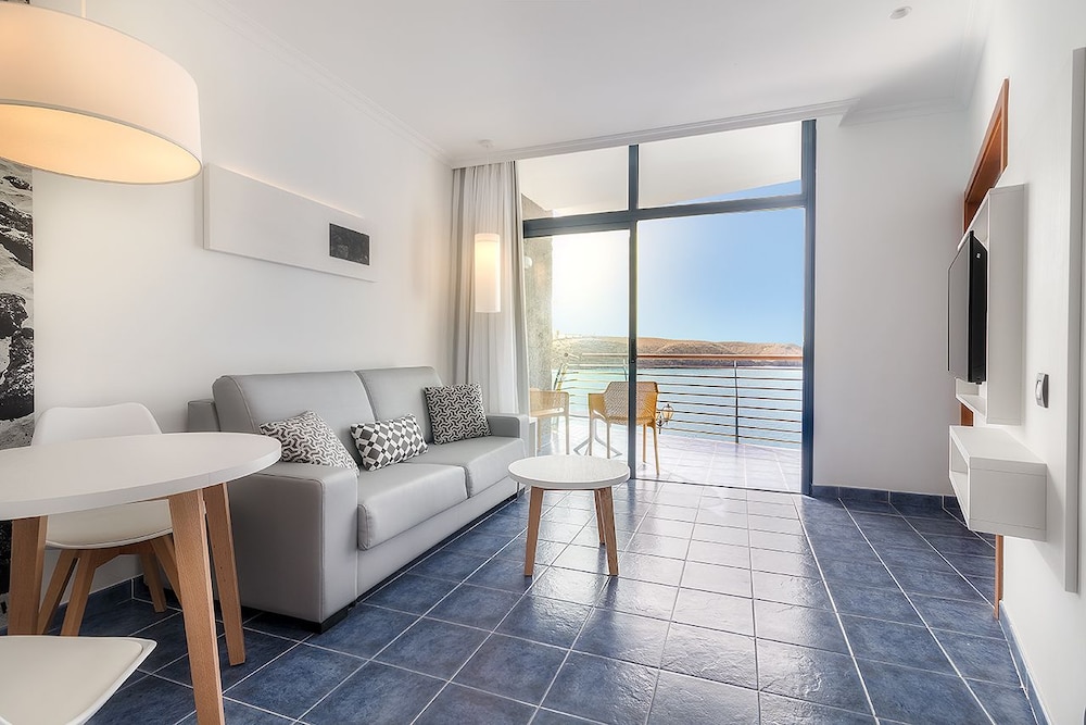 Junior Twin Room, Sea View (Frontal)