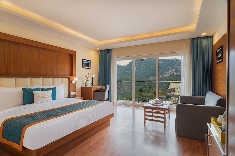 Luxe Room with Balcony - Photo 1