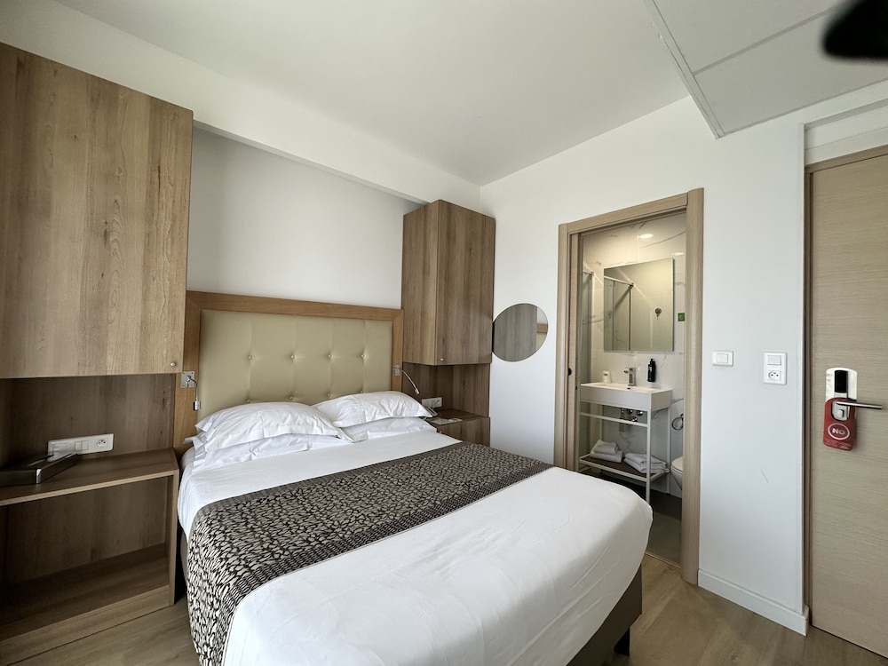 Room Xs -10m², Lit Double Vue Arrière Cour - Photo 3