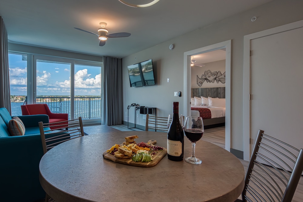 Suite, 2 Bedrooms, Bay View - Photo 6