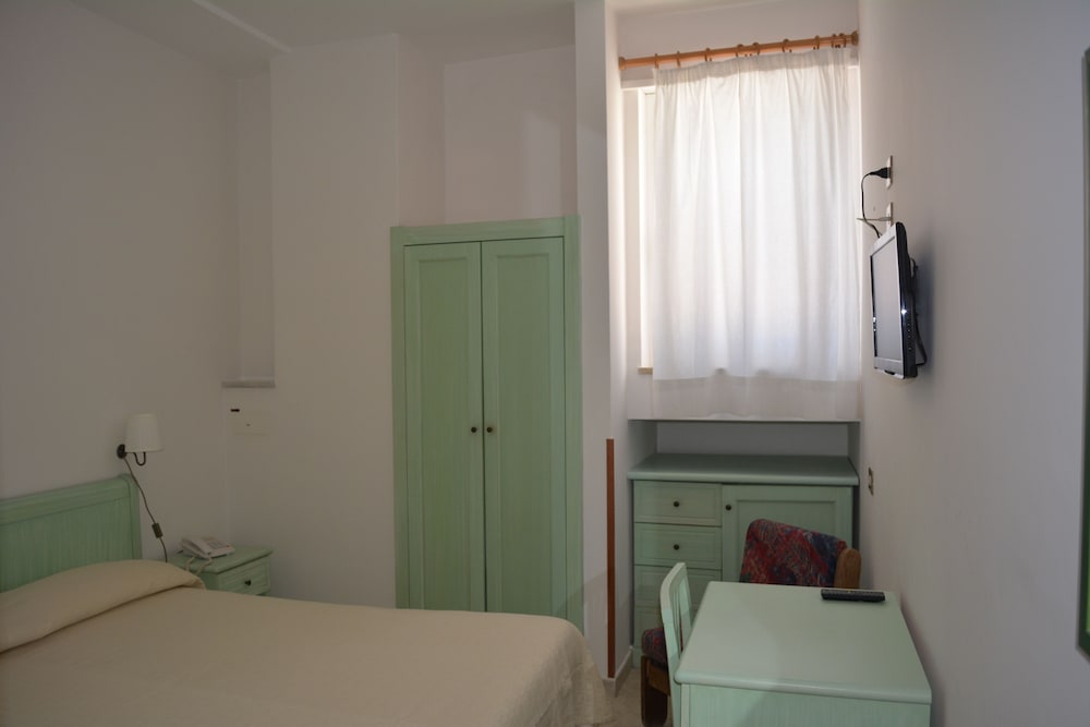 Basic Double Room photo 3