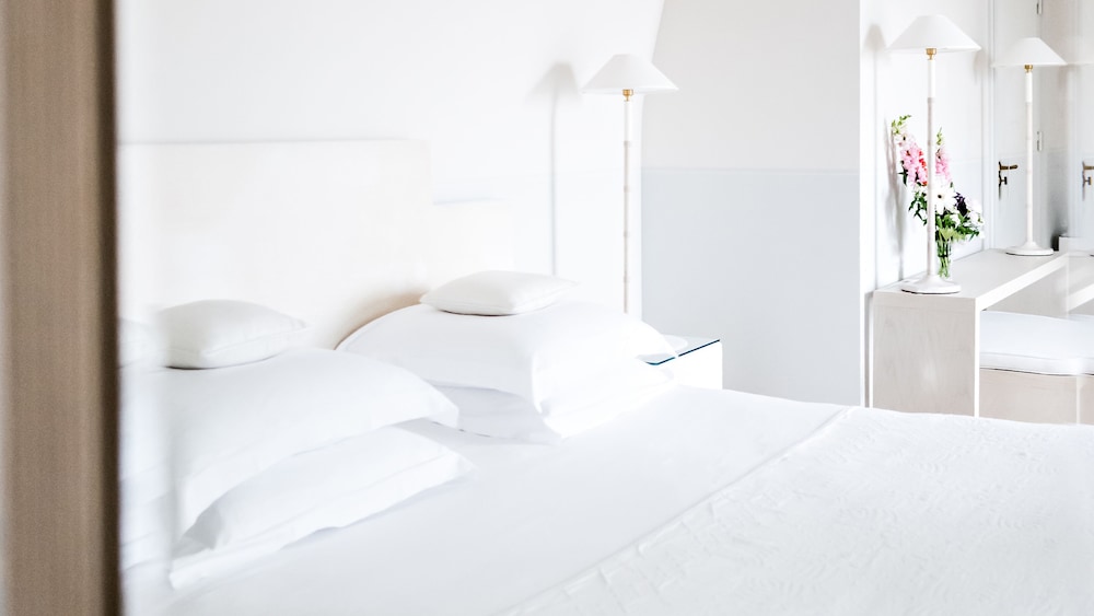 Monsieur George Hotel & Spa – Champs Elysées bedroom photo