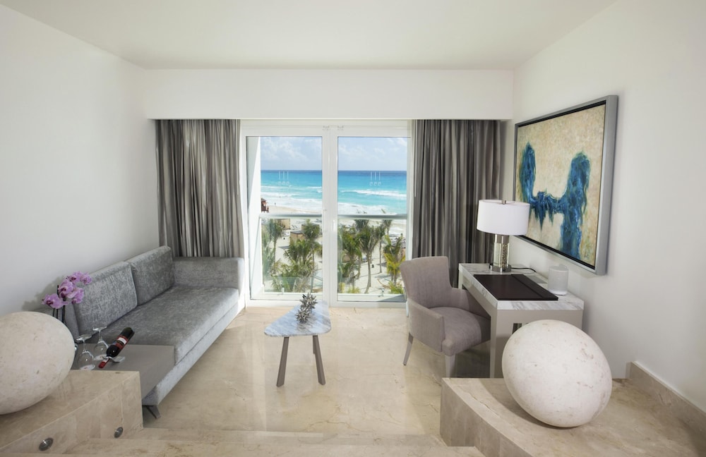 Royale Junior Suite Ocean View - King Size Bed - Photo 10