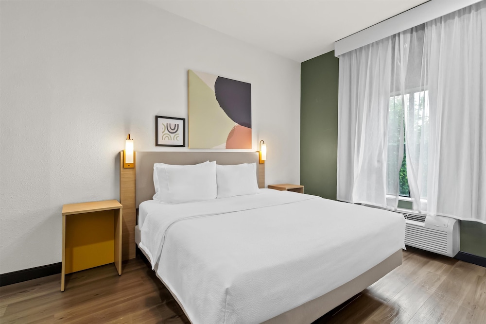 Room, 1 King Bed - Photo 2