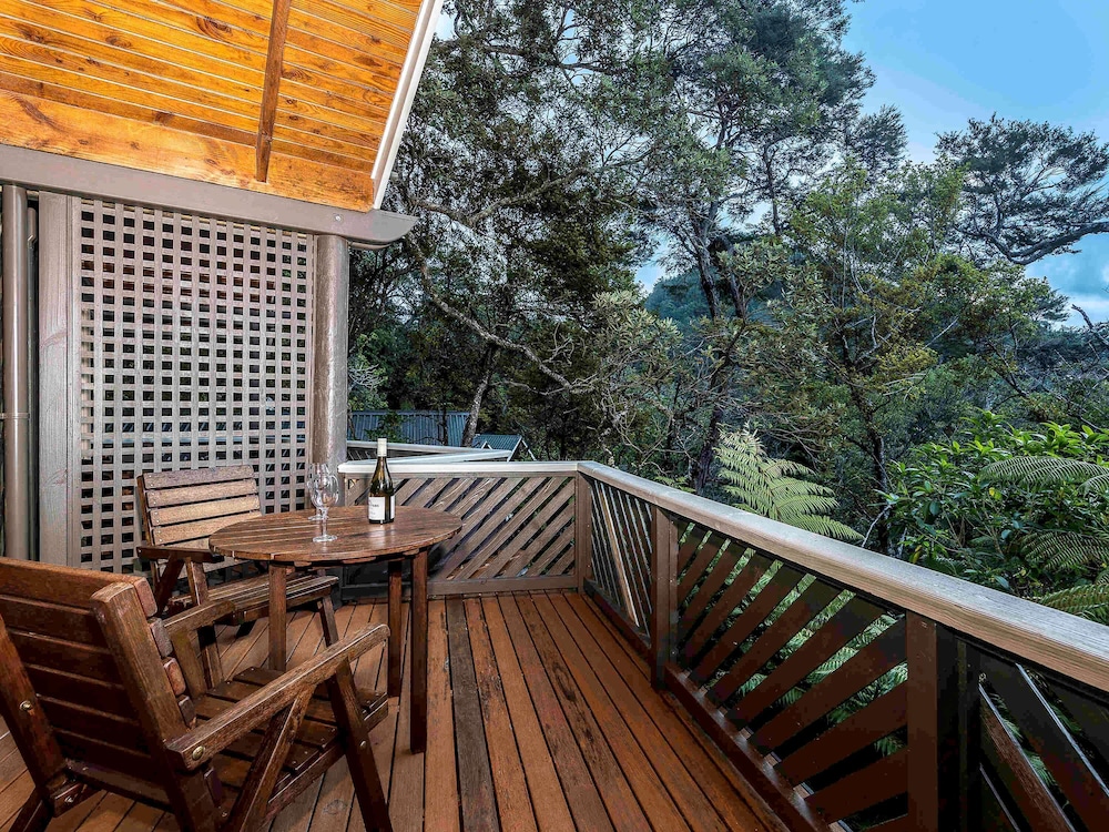 Room, 1 King Bed (Tawa Treehut) photo 3
