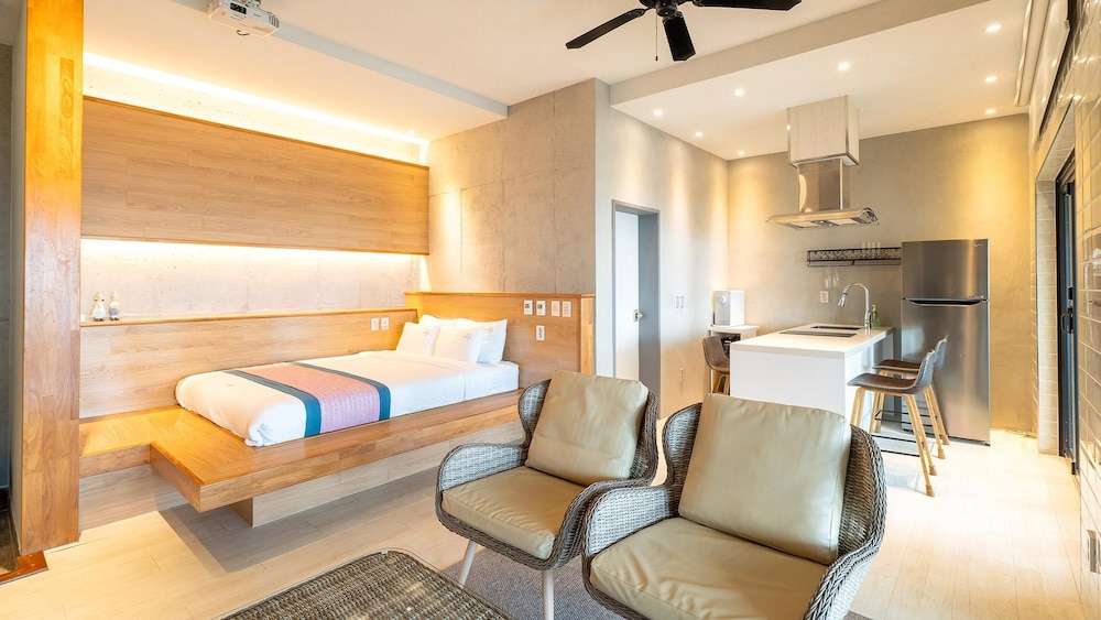 Basic Room, 1 Bedroom (101 Suite Memory (Pool Not Available)) - Photo 11