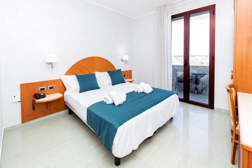 Standard Room, Balcony, Partial Sea View photo 1