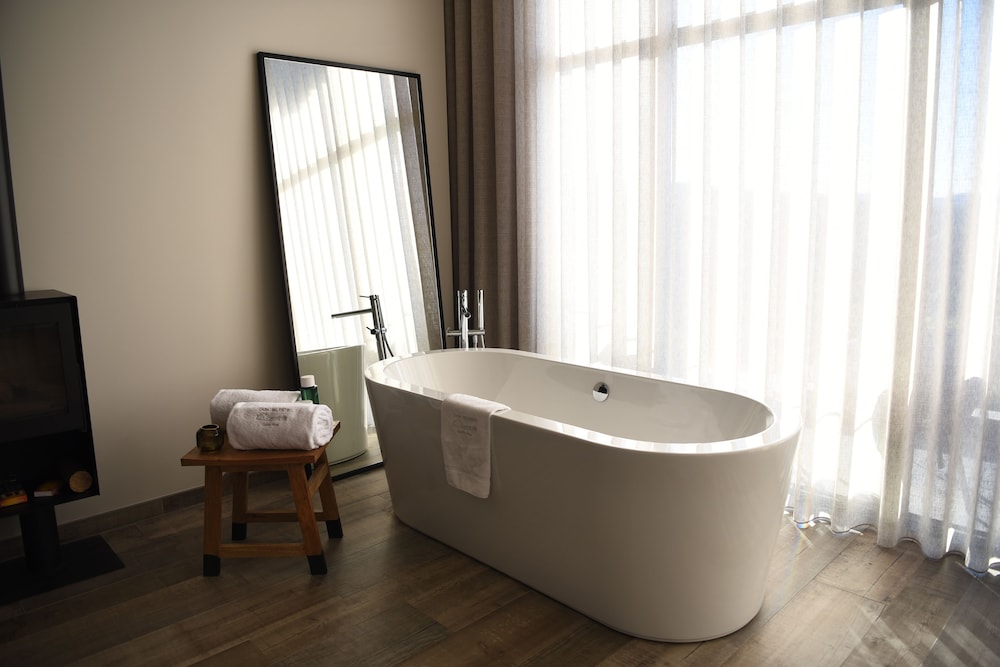 Deluxe Double Room, 1 King Bed photo 2