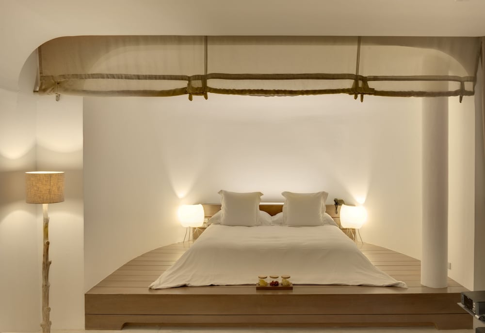 one bedroom pool villa suite photo 2