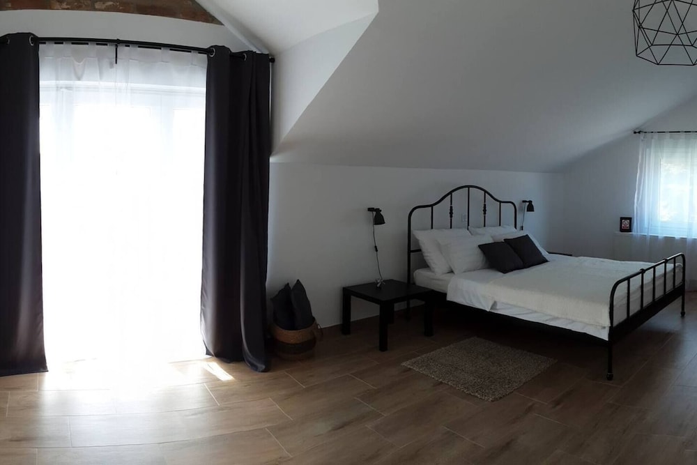 Villa photo 1