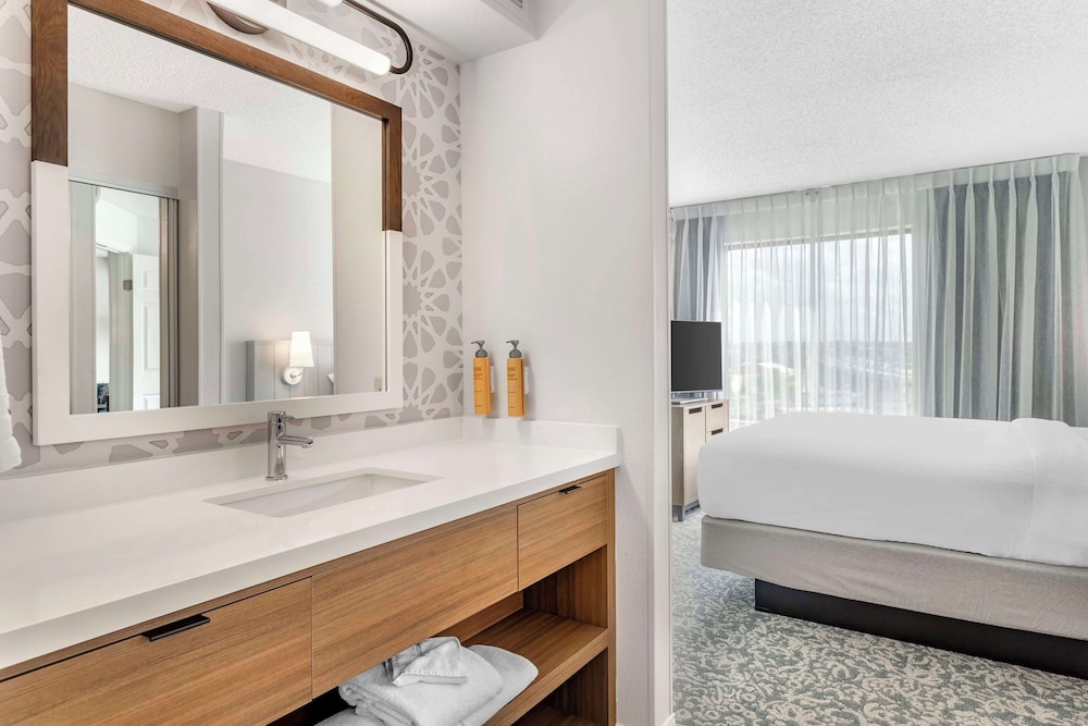 Suite, Multiple Beds, Accessible (Mobility Roll in Shower Two Bedrooms) thumbnail 5