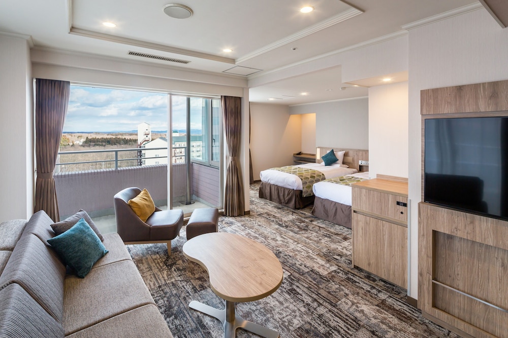 Deluxe Suite, Non Smoking, Corner (Main Tower) photo 1