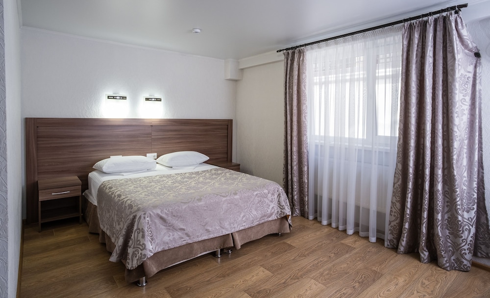 Standard Double or Twin room (Basement, ceiling height 235 cm) photo 1