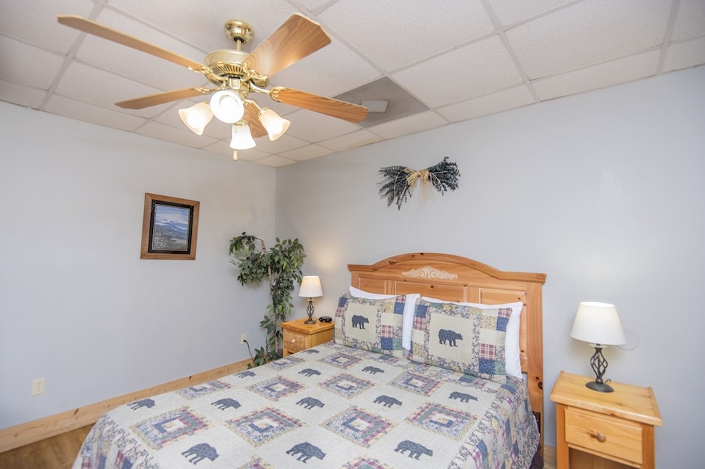 Cabin, Multiple Bedrooms